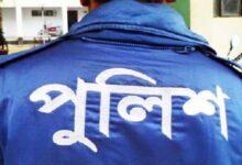 আড়াইহাজারে ছিনতাই করতে গিয়ে এসআইসহ ৪ জন আটক