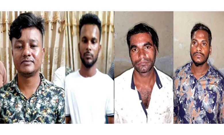 আড়াইহাজারে প্রস্তুতি কালে দেশীয় অস্ত্রসহ ৪ ডাকাত আটক 1 আড়াইহাজারে প্রস্তুতি কালে দেশীয় অস্ত্রসহ ৪ ডাকাত আটক
