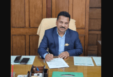 কর্মস্থলে যোগদানের প্রথমদিন পার করলেন সংসদ হুইপ বাবু