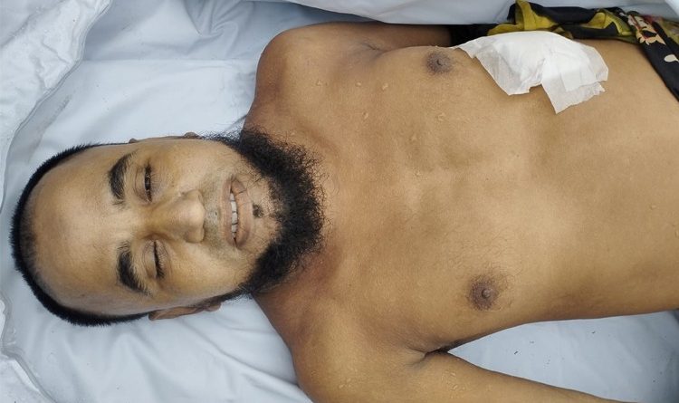 আড়াইহাজারে ঘরে ঢুকে ব্যবসায়ীকে ছুরিকাঘাতে হত্যা 1 আড়াইহাজারে ঘরে ঢুকে ব্যবসায়ীকে ছুরিকাঘাতে হত্যা