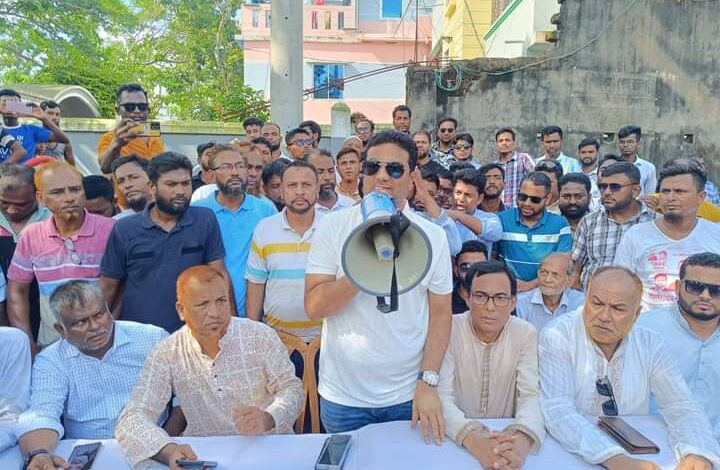 ফেনীতে বন্যায় ক্ষতিগ্রস্তদের মাঝে বিএনপি নেতা আজাদের ত্রাণ সহায়তা 1 ফেনীতে বন্যায় ক্ষতিগ্রস্তদের মাঝে বিএনপি নেতা আজাদের ত্রাণ সহায়তা