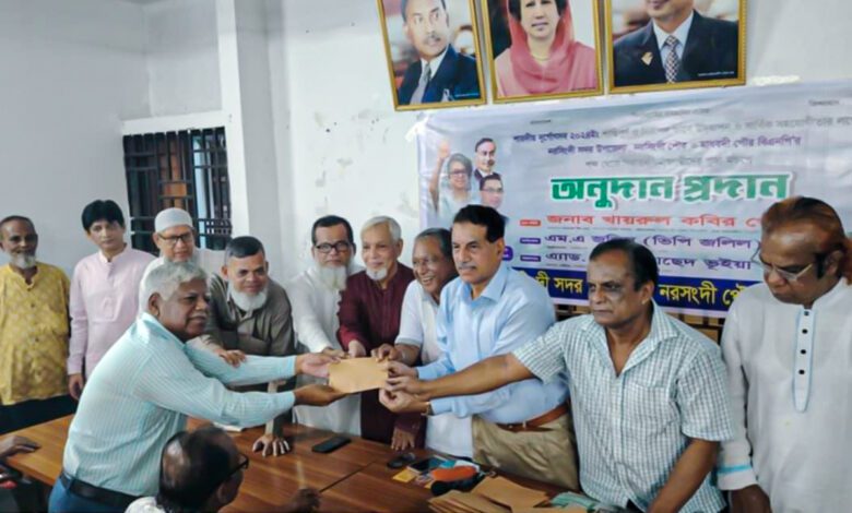 নরসিংদীতে শারদীয় দুর্গাপূজা উপলক্ষ্যে মন্দিরে মন্দিরে বিএনপির আর্থিক অনুদান 1 নরসিংদীতে শারদীয় দুর্গাপূজা উপলক্ষ্যে মন্দিরে মন্দিরে বিএনপির আর্থিক অনুদান